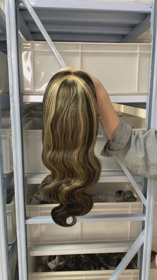 Black blonde color of wig, 100% human hairs , body wave